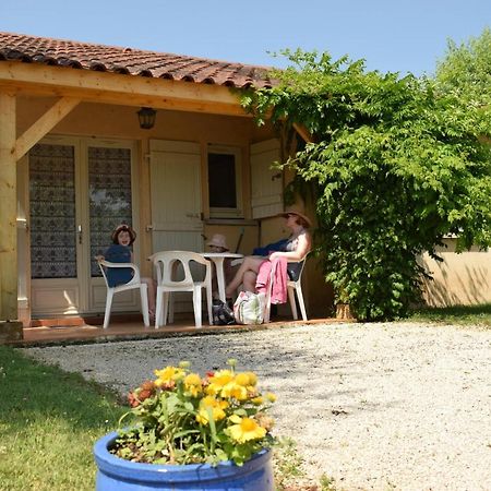 Village De Gites Le Chatenet Thonac Luaran gambar