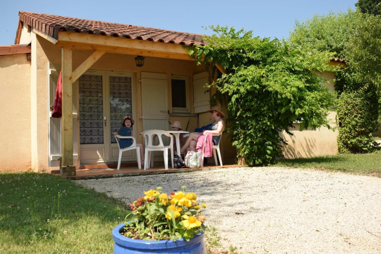 Village De Gites Le Chatenet Thonac Luaran gambar