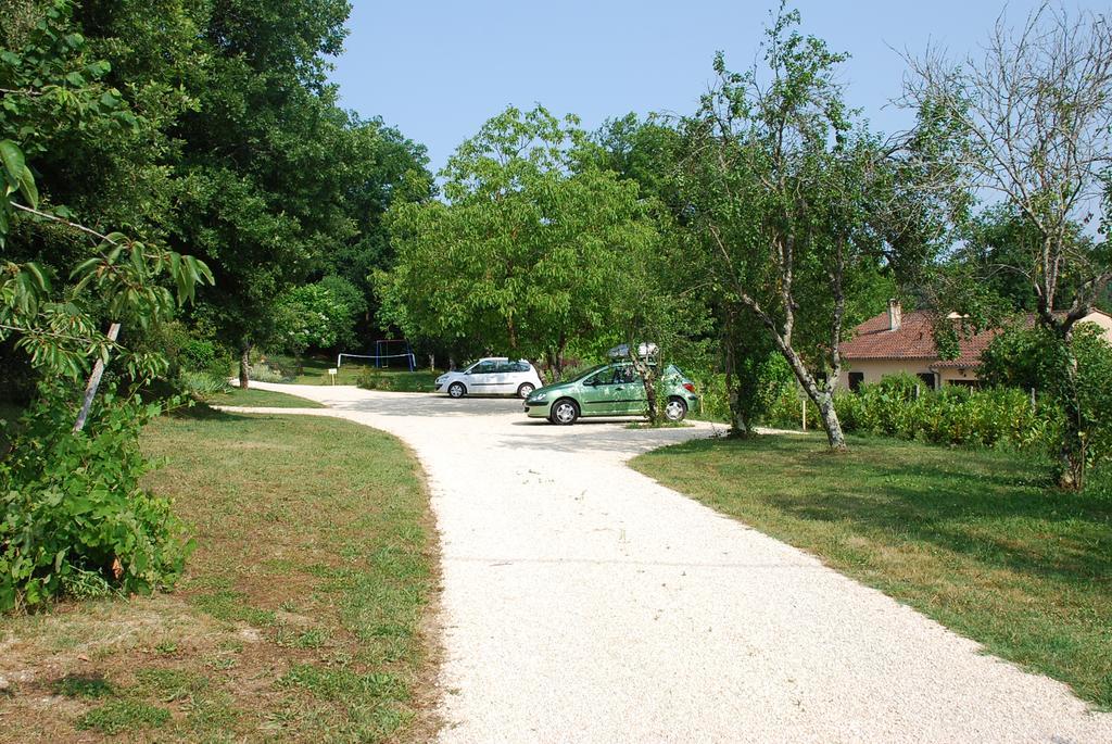 Village De Gites Le Chatenet Thonac Luaran gambar