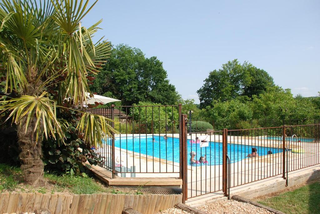 Village De Gites Le Chatenet Thonac Luaran gambar